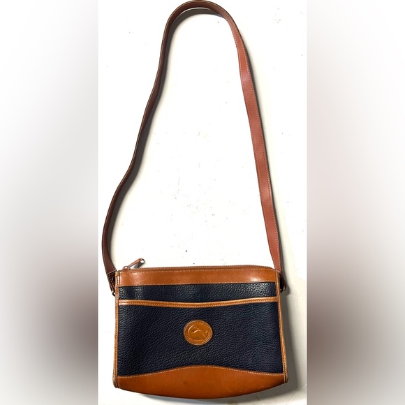 Dooney & Bourke Handbags - Vintage Dooney & Bourke DB Shell Brown Leather Purse Hand Bag Shoulder Bag